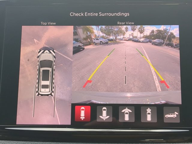 Used 2023 Chrysler Pacifica Pinnacle FWD image 26