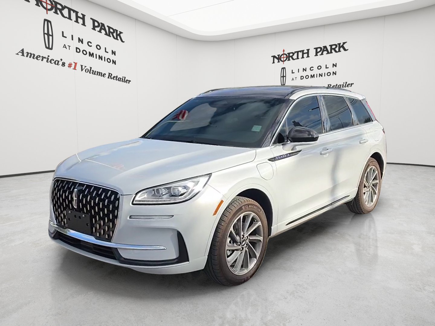 Used 2026 Lincoln Corsair Grand Touring AWD/4WD image 1