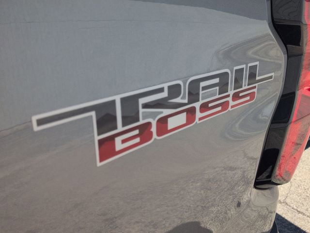 Used 2025 Chevrolet Colorado Trail Boss AWD/4WD image 25