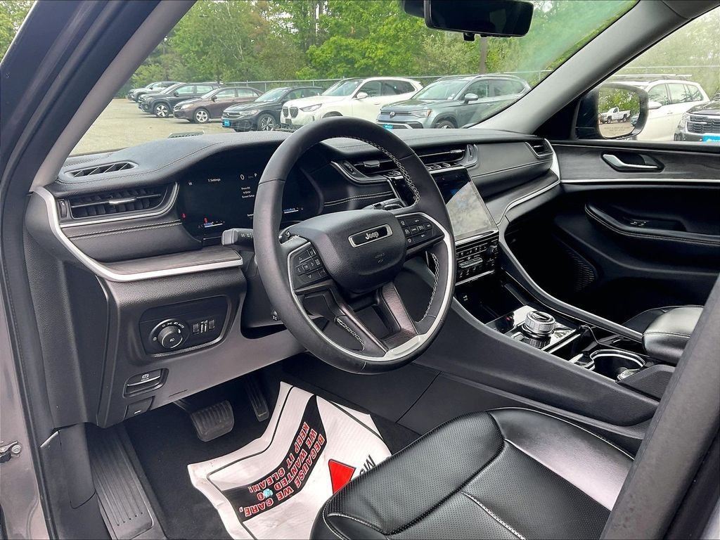 Used 2023 Jeep Grand Cherokee L Limited w/ Luxury Tech Group II AWD/4WD image 8