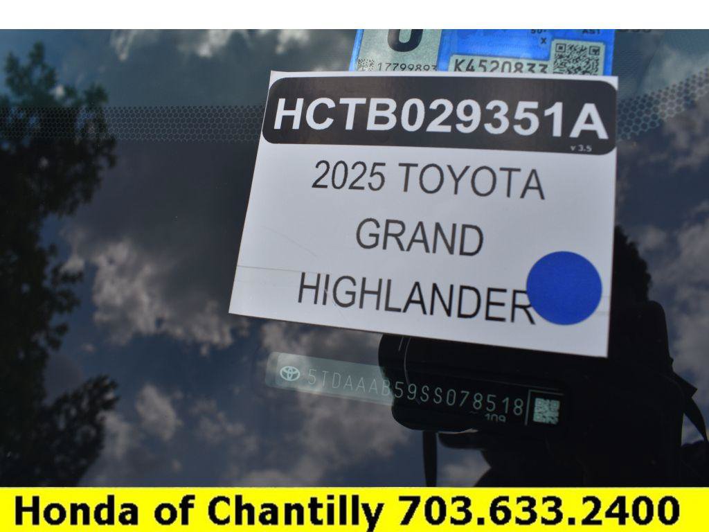 Used 2025 Toyota Grand Highlander AWD image 40
