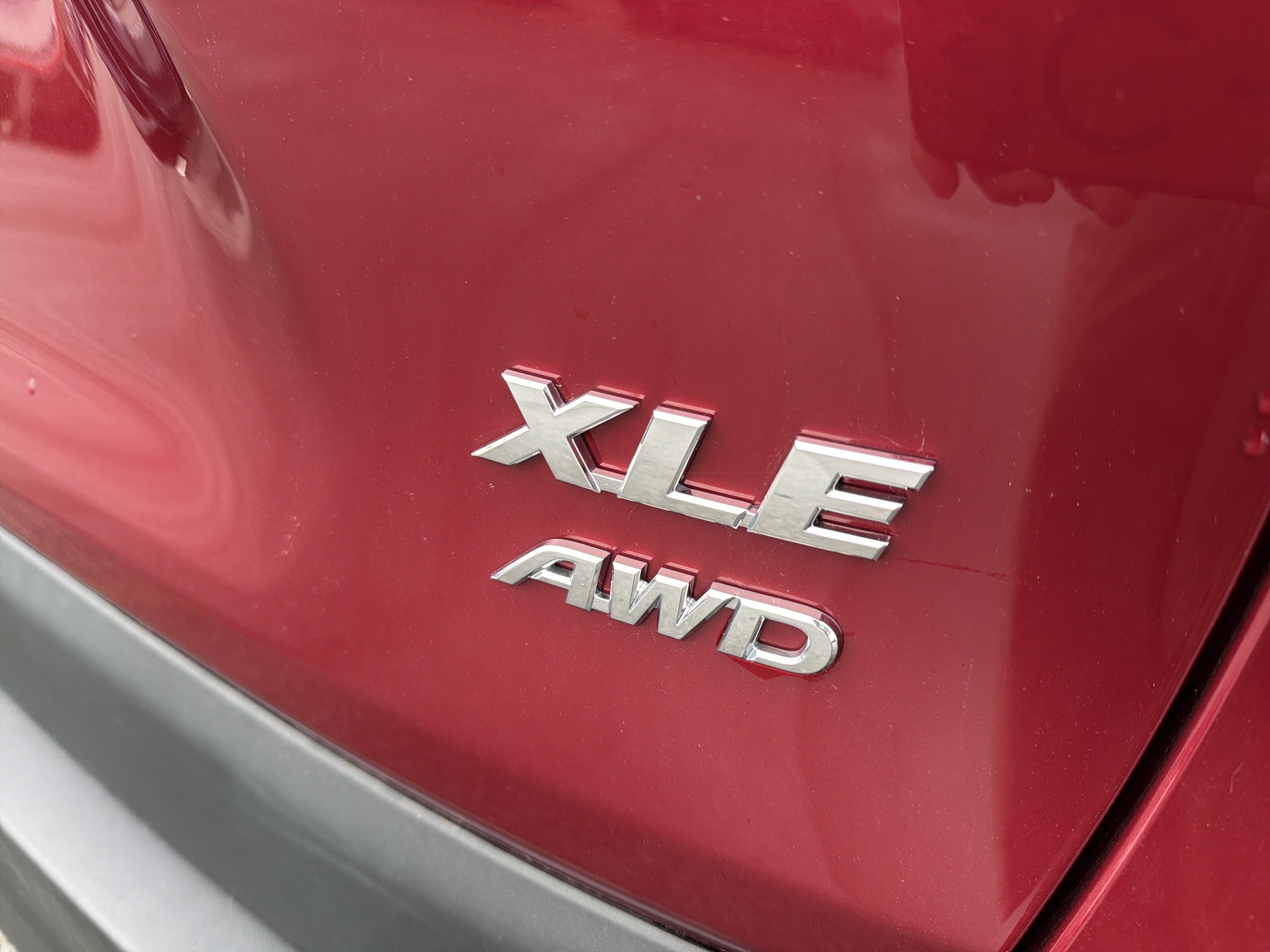 Used 2021 Toyota RAV4 XLE Premium AWD/4WD image 8