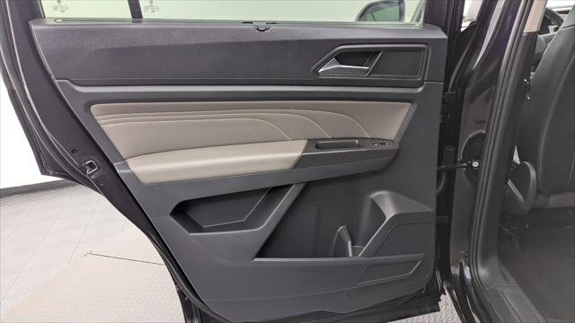 Used 2022 Volkswagen Atlas SE w/ Panoramic Sunroof Package FWD image 16