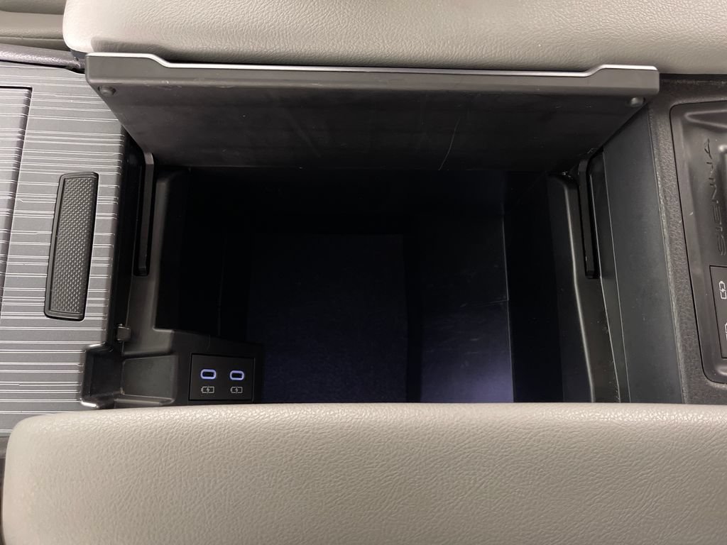 Certified 2025 Toyota Sienna XLE FWD image 23