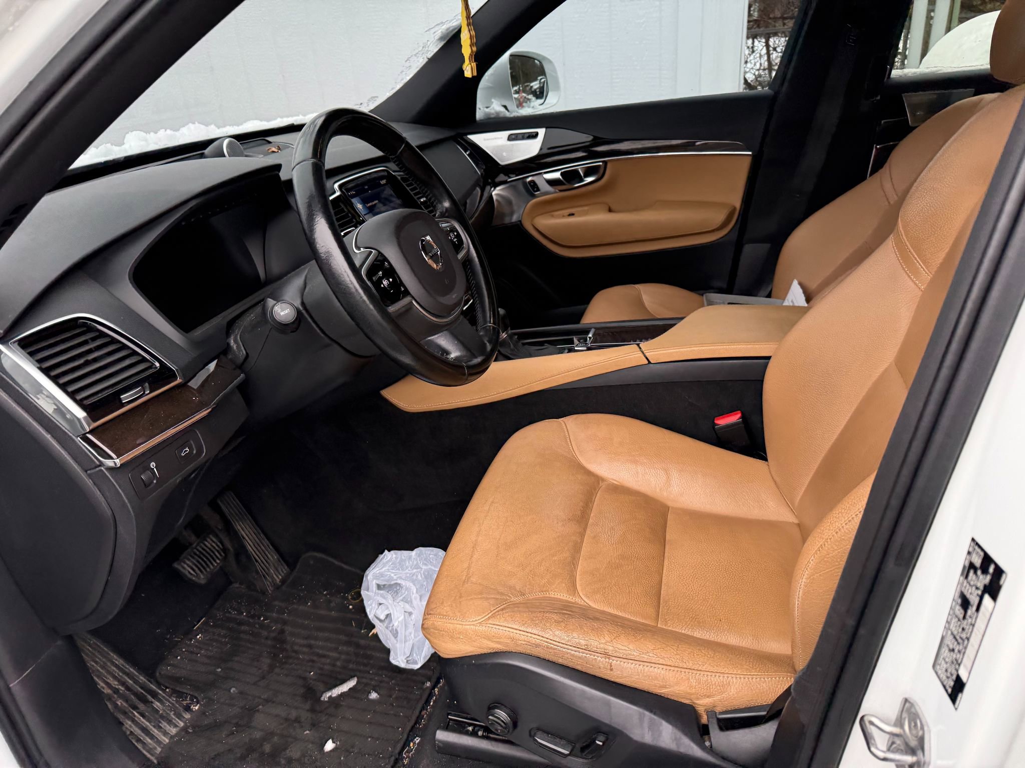 Used 2018 Volvo XC90 T6 Momentum w/ Convenience Package AWD/4WD image 5