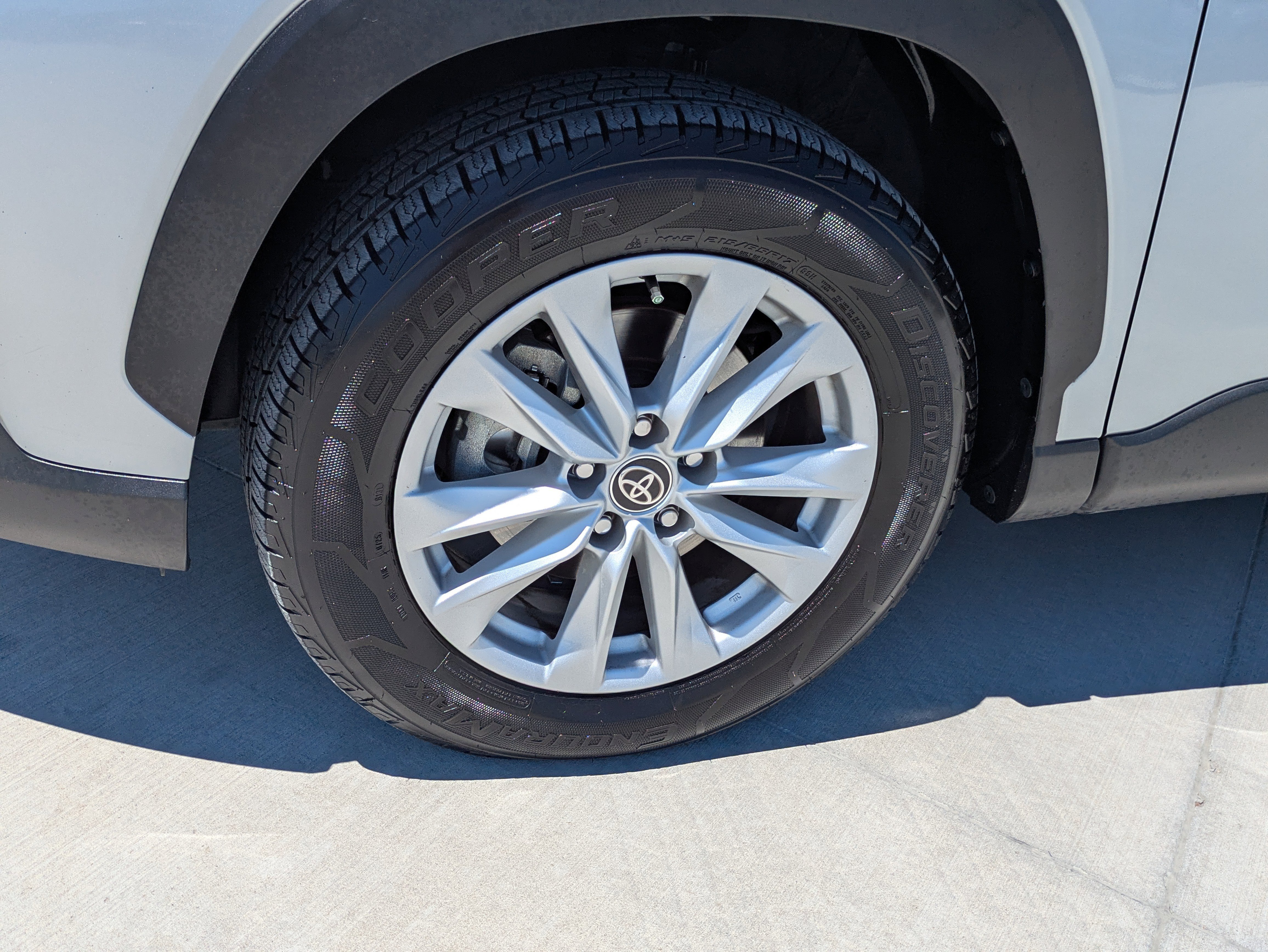 Certified 2022 Toyota Corolla Cross LE AWD/4WD image 9