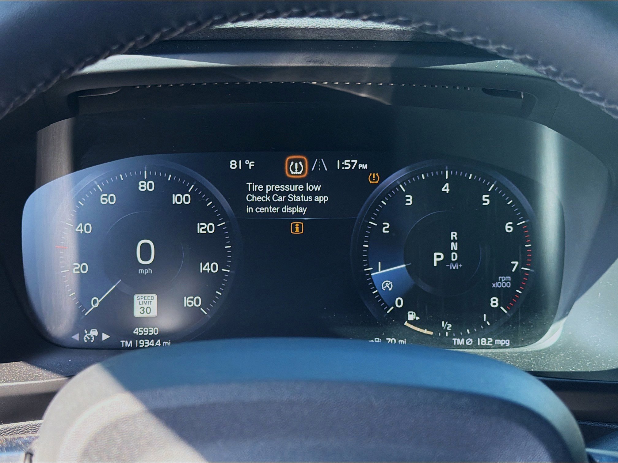 Used 2022 Volvo XC40 T5 R-Design w/ Advanced Package image 11