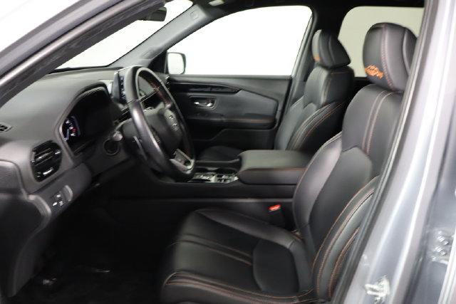 Used 2025 Honda Pilot TrailSport image 14
