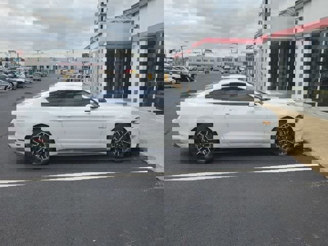 Used 2020 Ford Mustang GT Premium RWD image 4