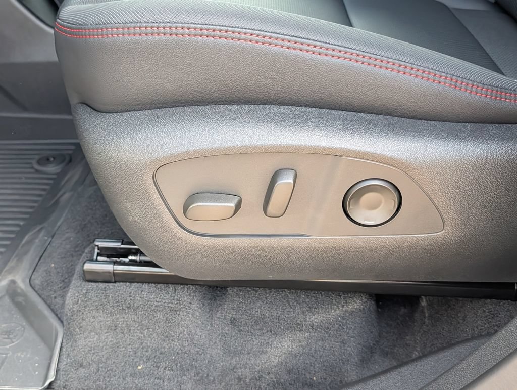 New 2026 Chevrolet Traverse RS w/ LPO, Floor Liner Package FWD image 18