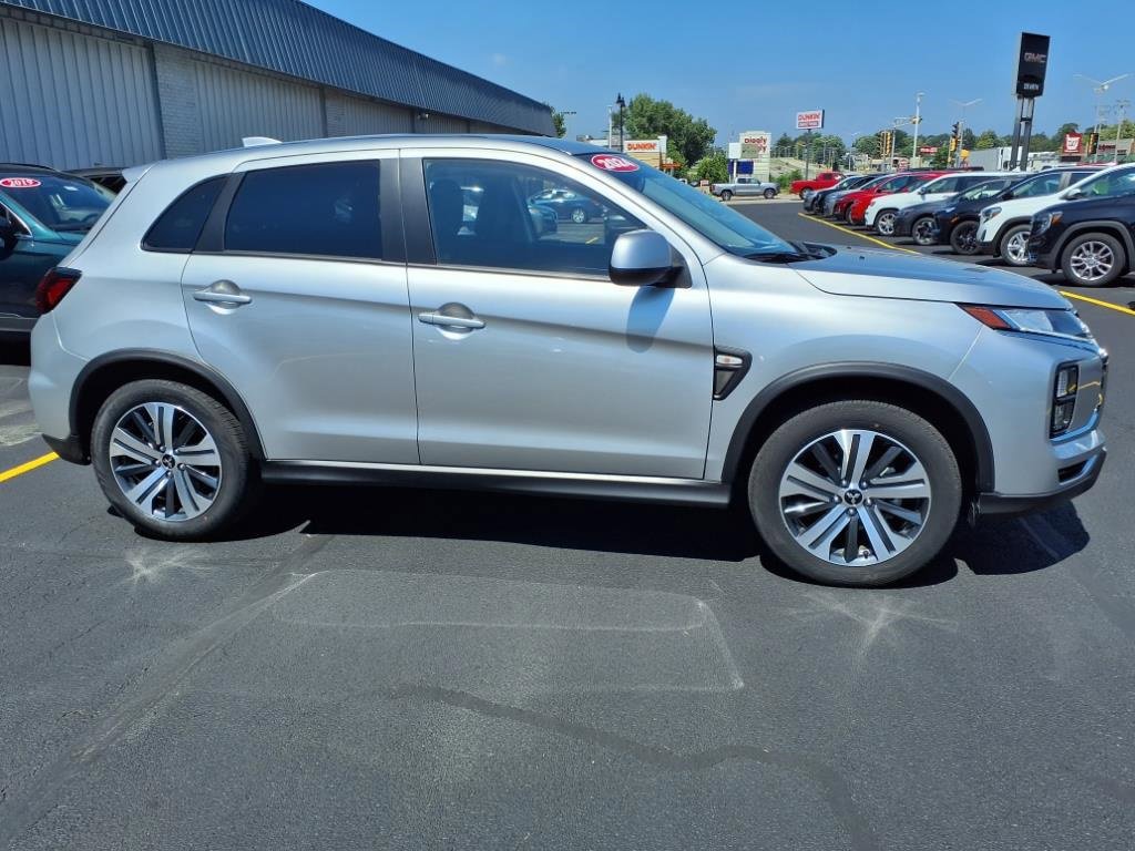 Used 2024 Mitsubishi Outlander Sport ES image 2