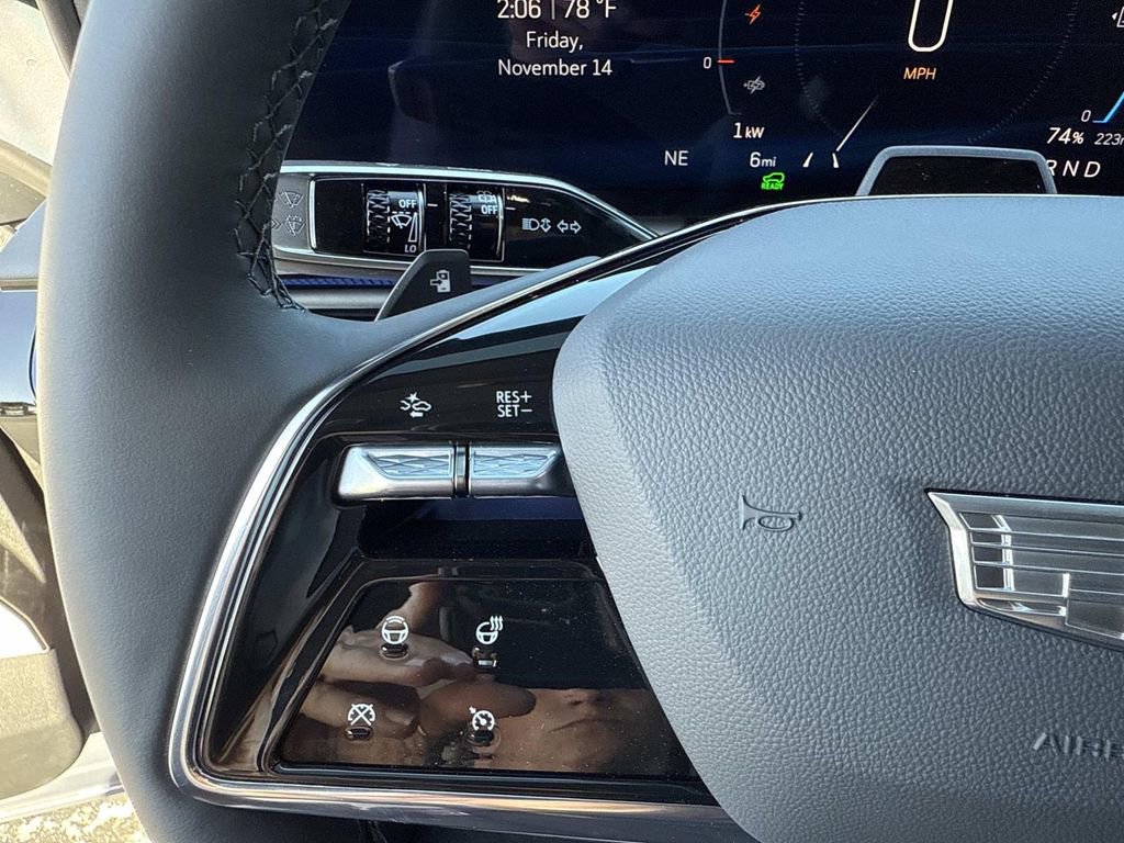 New 2026 Cadillac Optiq Luxury 2 image 29