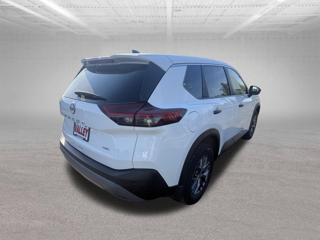 Used 2023 Nissan Rogue S AWD/4WD image 3