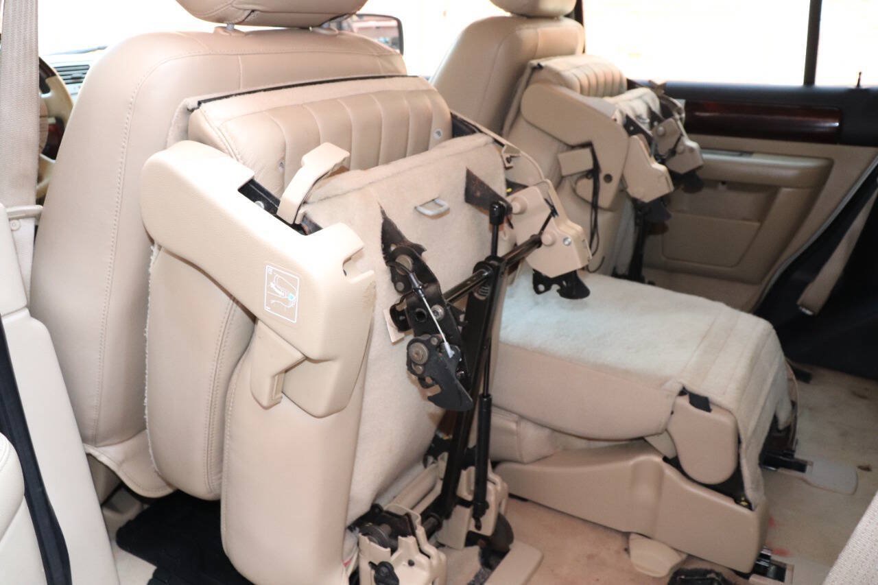 Used 2006 Lincoln Navigator Luxury RWD image 44