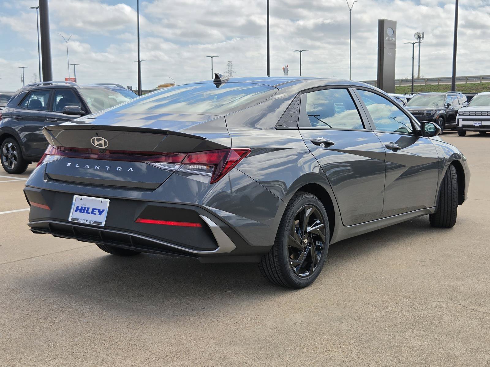 New 2026 Hyundai Elantra SEL Sport FWD image 5