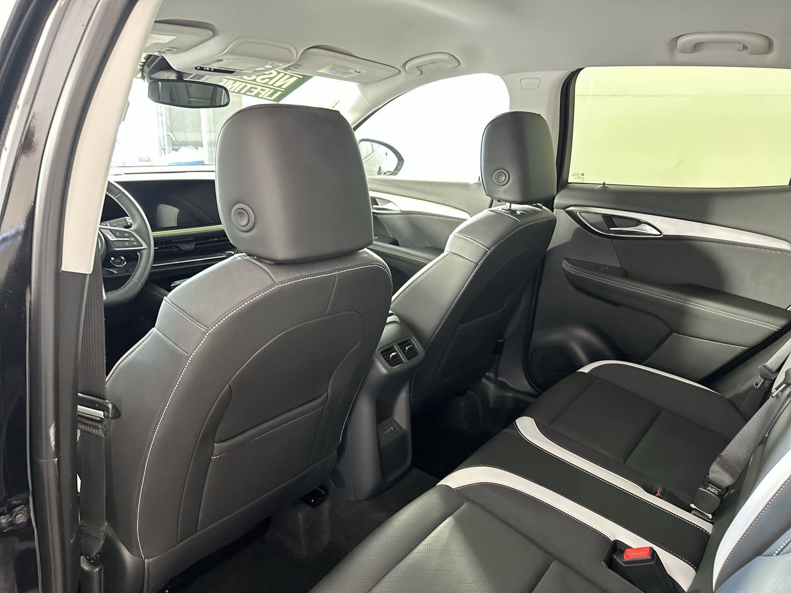 Used 2025 Buick Envision Sport Touring image 24