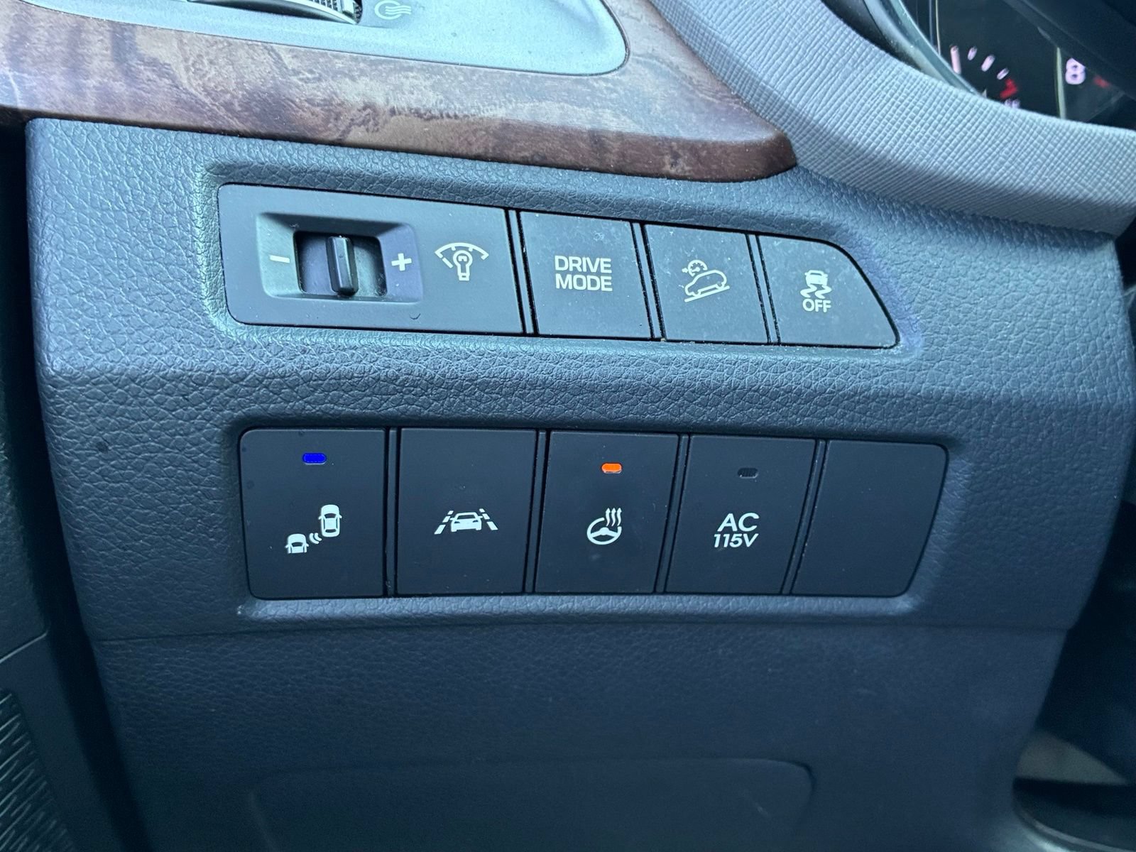 Used 2017 Hyundai Santa Fe Limited FWD image 21