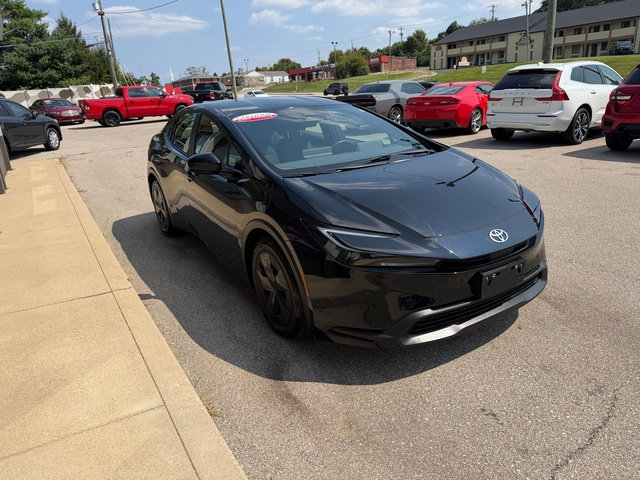 Used 2025 Toyota Prius LE FWD image 6