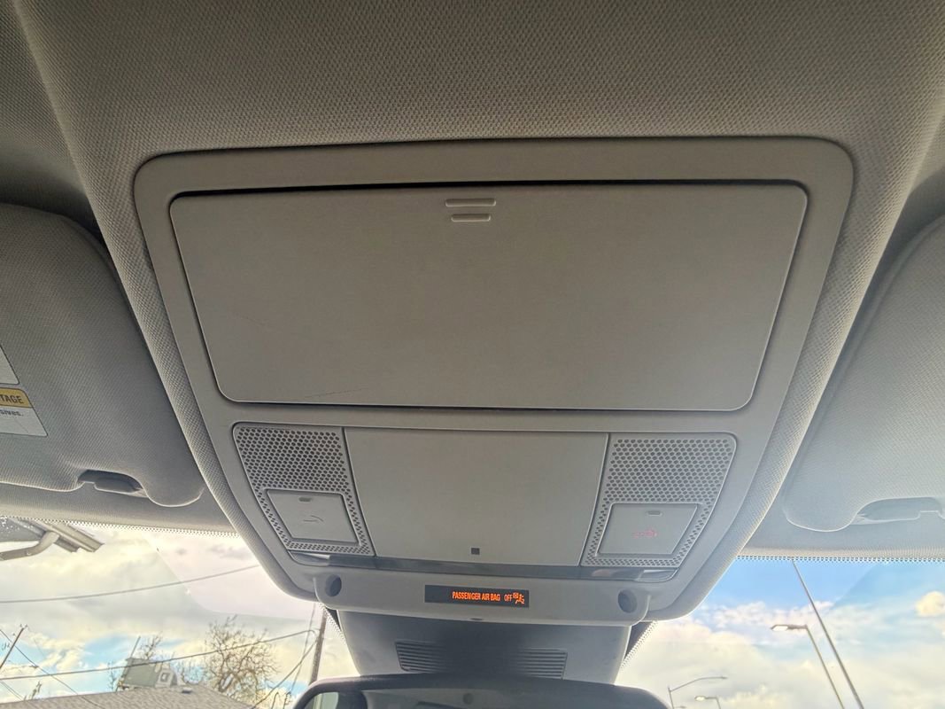 Used 2019 Land Rover Range Rover Evoque SE image 35