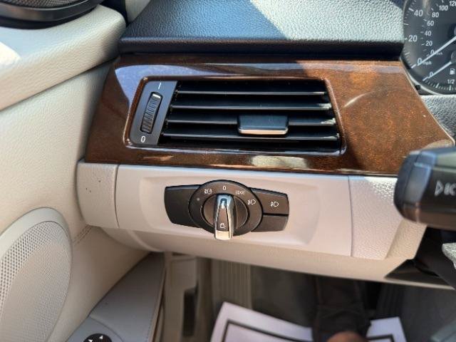 Used 2011 BMW 328i xDrive Sedan AWD/4WD image 24