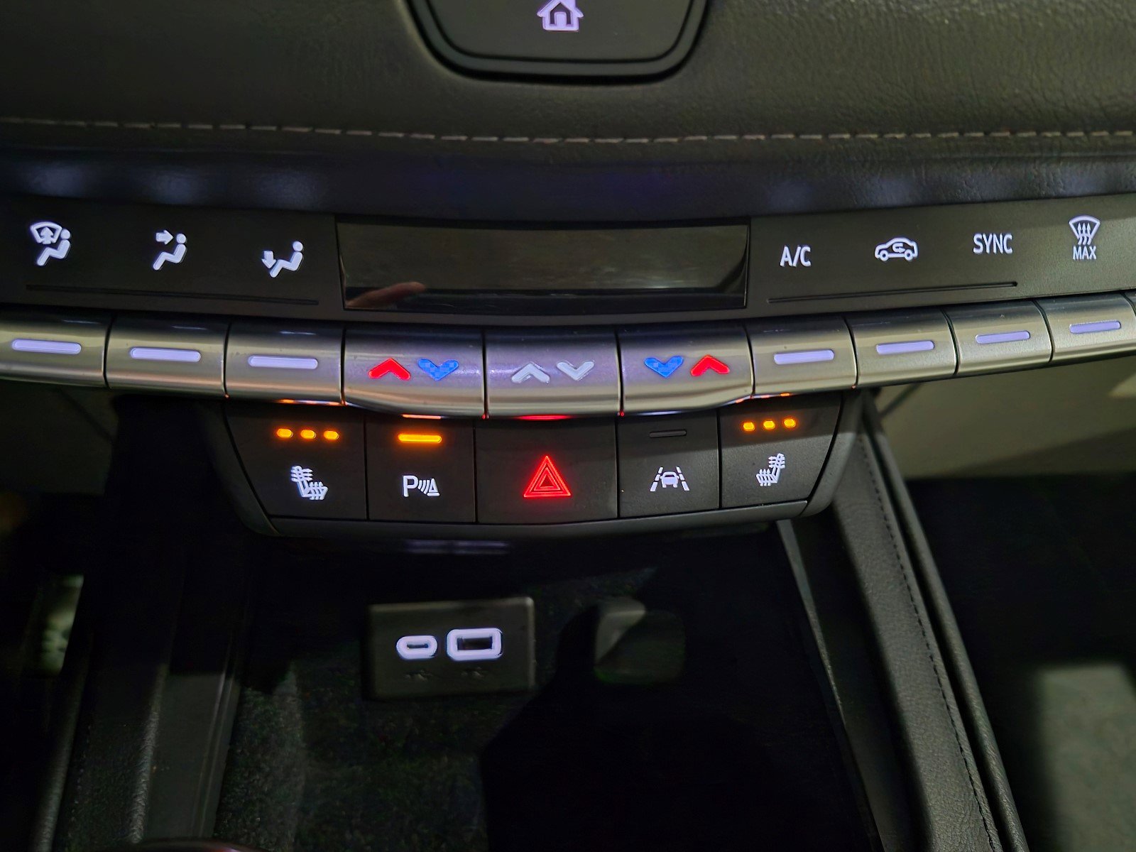 Certified 2023 Cadillac XT4 Luxury w/ Cold Weather Package image 20