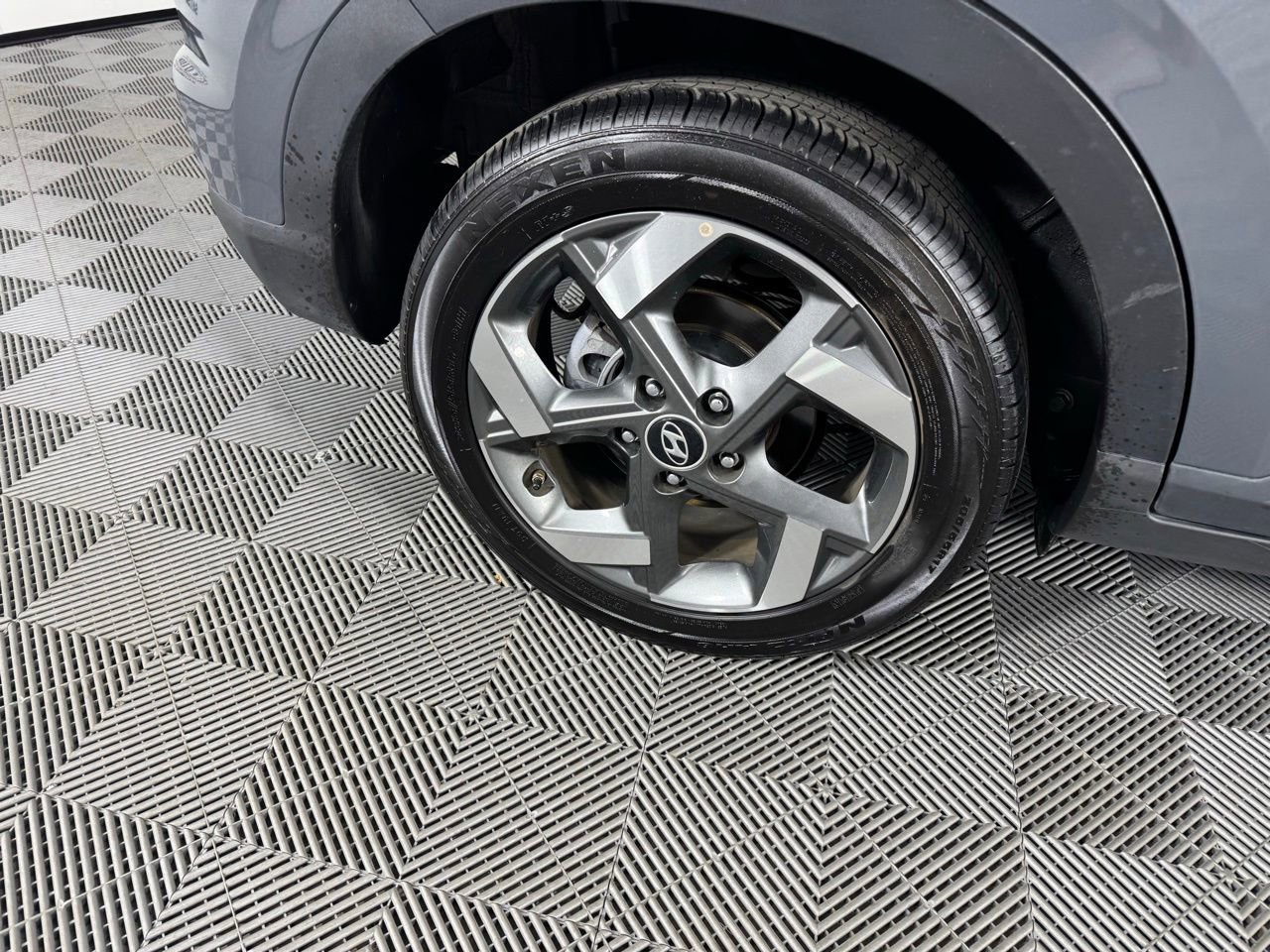 Used 2025 Hyundai Venue SEL image 33