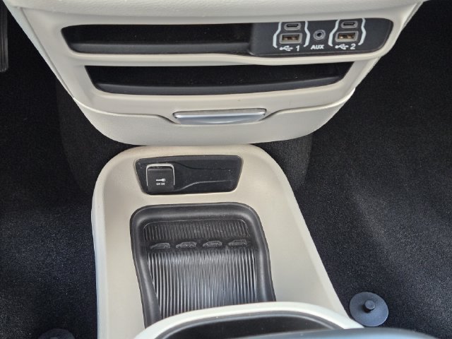 Used 2024 Chrysler Pacifica Touring-L FWD image 20