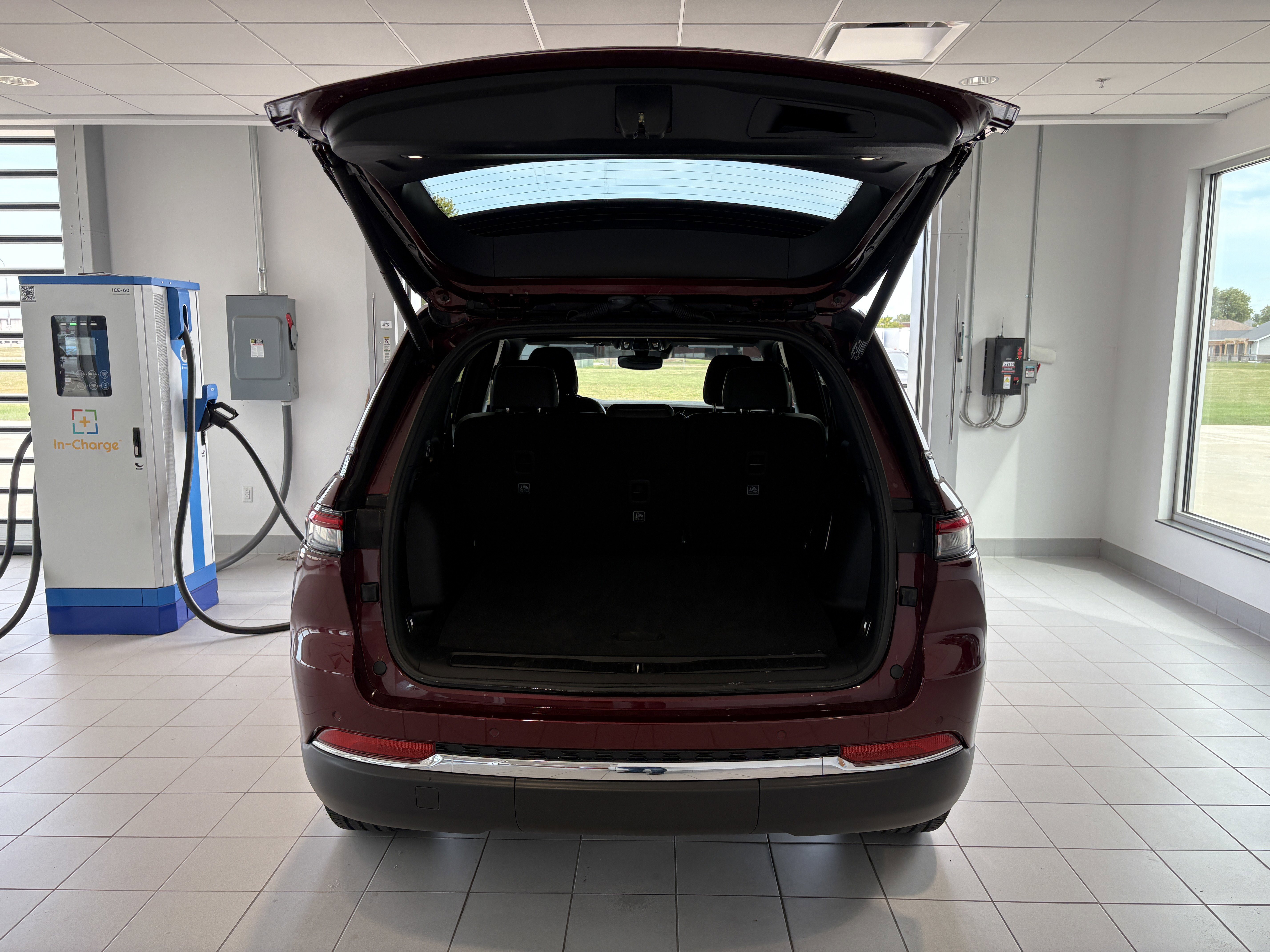 Used 2024 Jeep Grand Cherokee Limited w/ Trailer Tow Package image 5