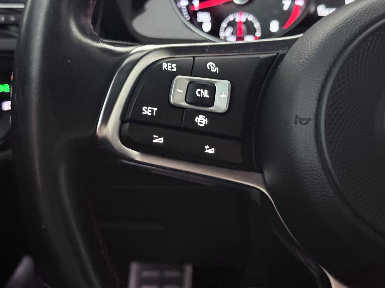 Used 2019 Volkswagen GTI SE FWD image 38