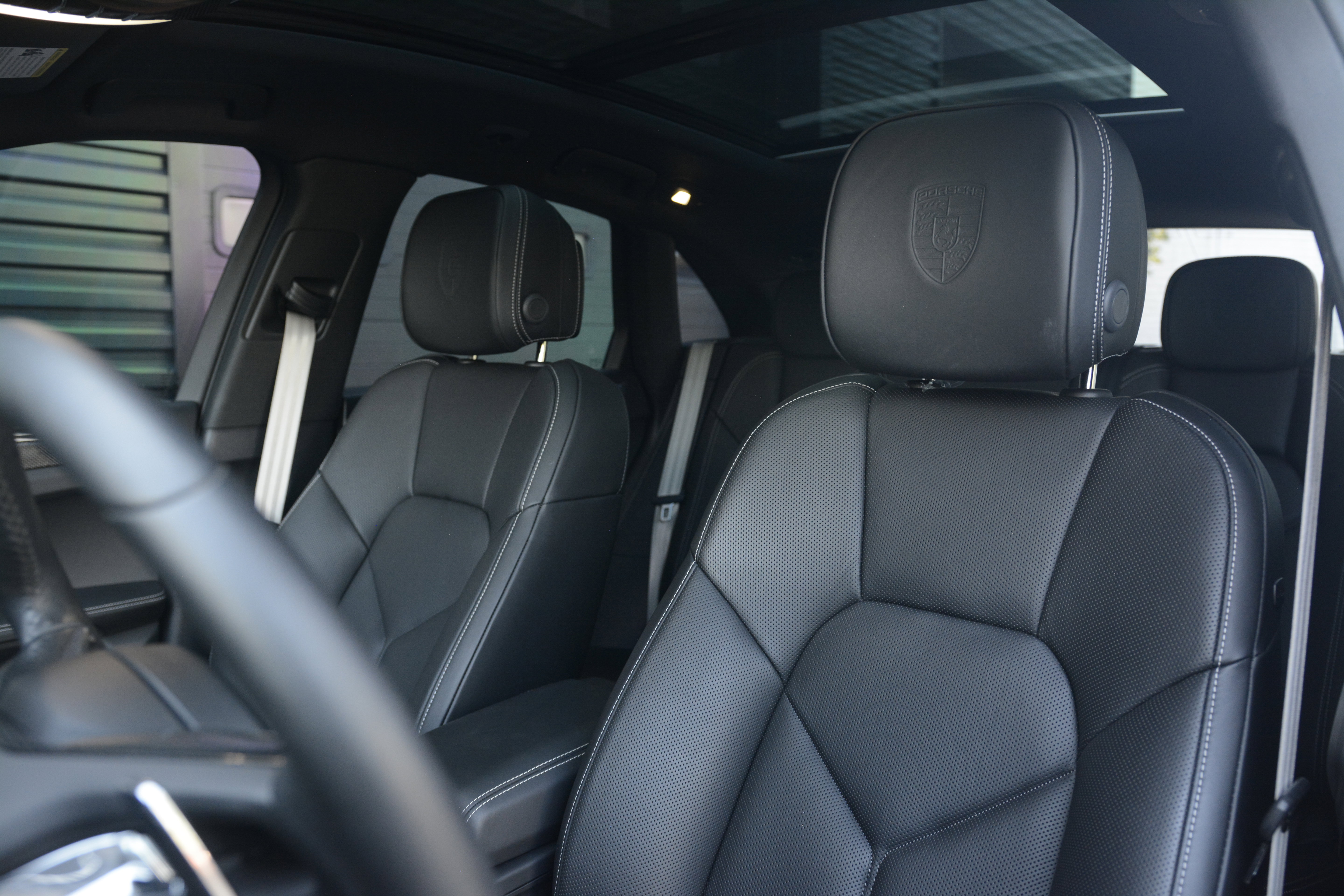 Certified 2026 Porsche Macan Turbo AWD/4WD image 5