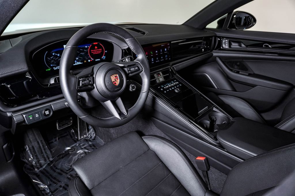 Certified 2025 Porsche Panamera 4 image 4
