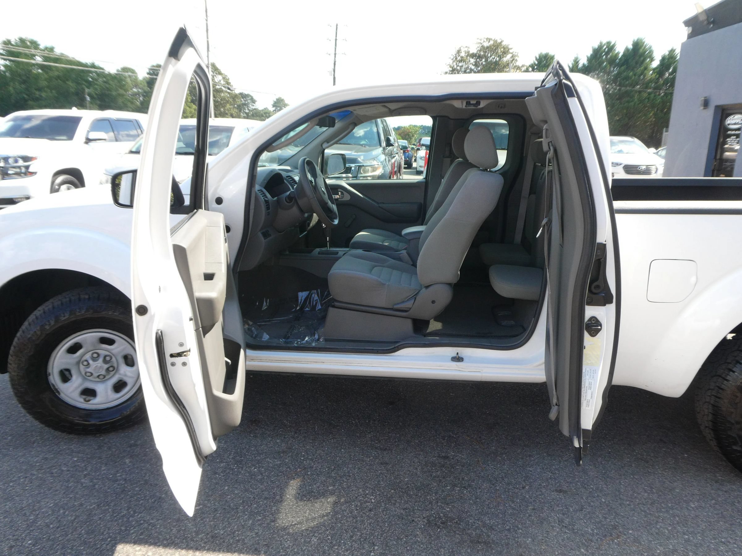 Used 2007 Nissan Frontier XE w/ Preferred Pkg RWD image 27