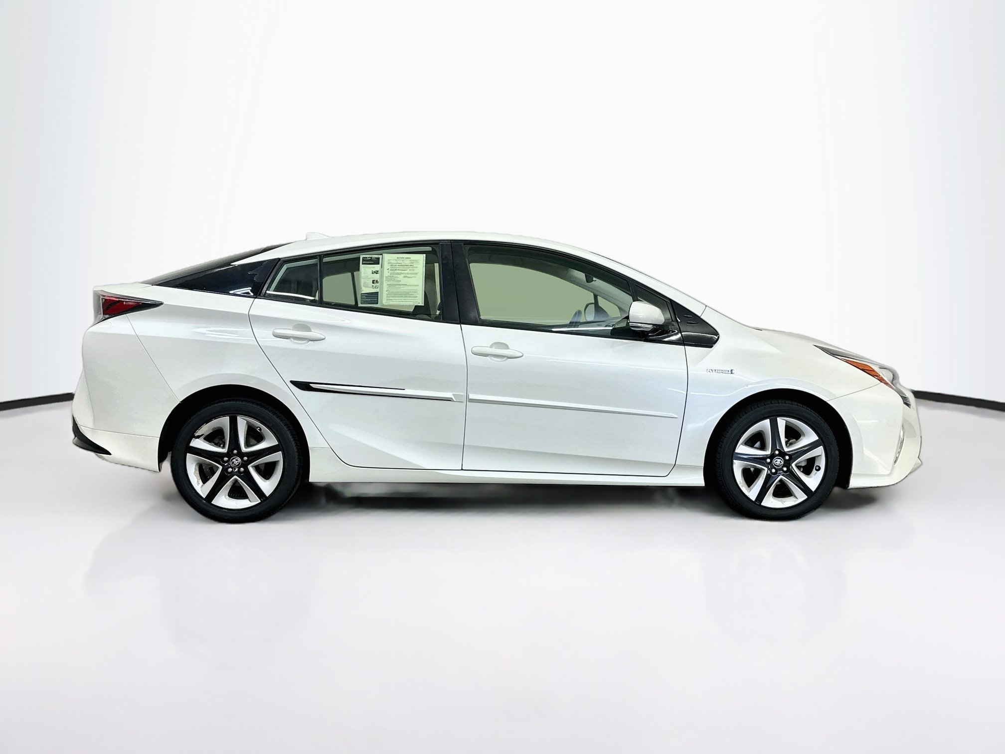 Used 2017 Toyota Prius Three Touring w/ Carpet Mat Package FWD image 10