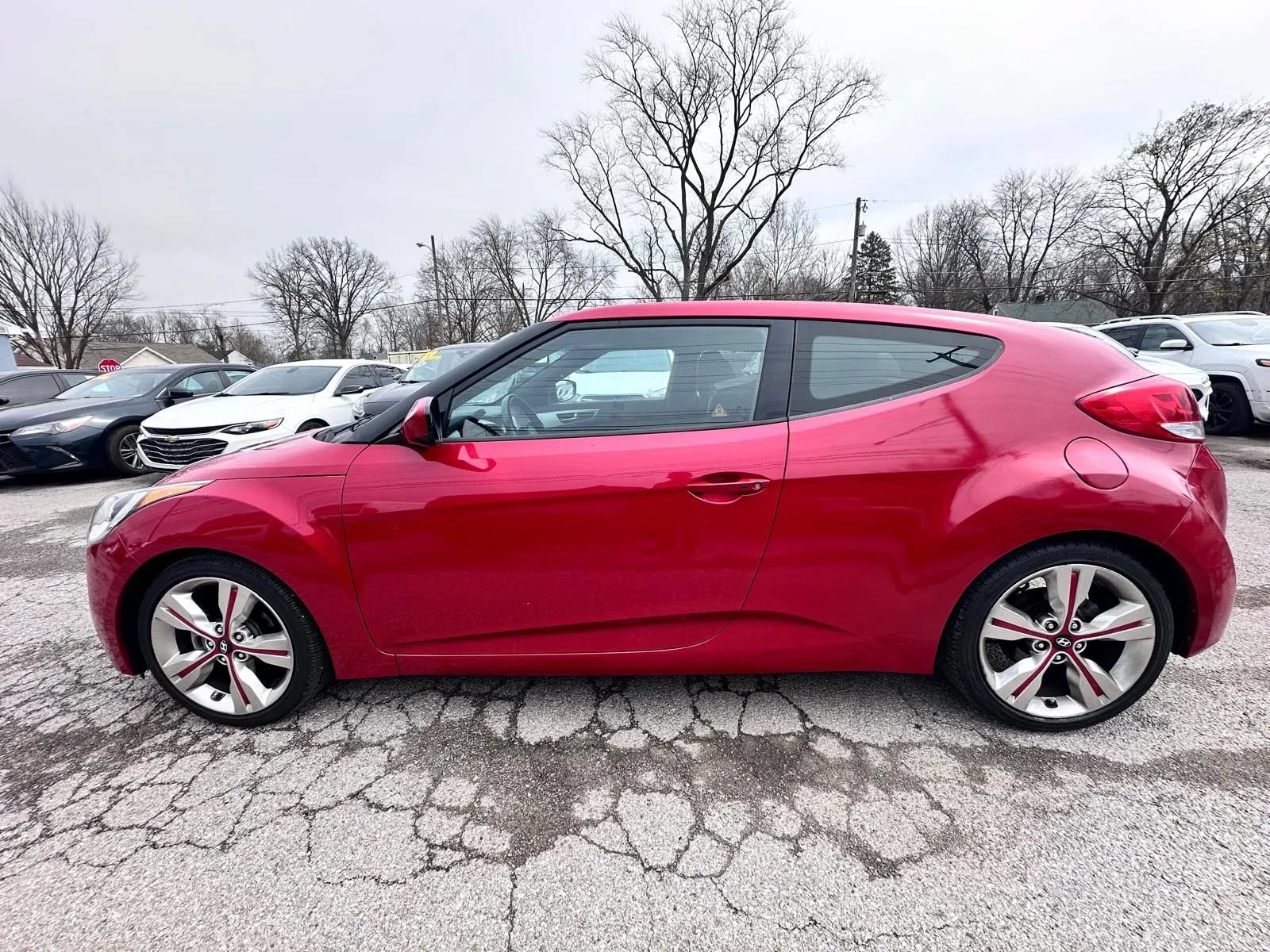 Used 2017 Hyundai Veloster Value Edition FWD image 2