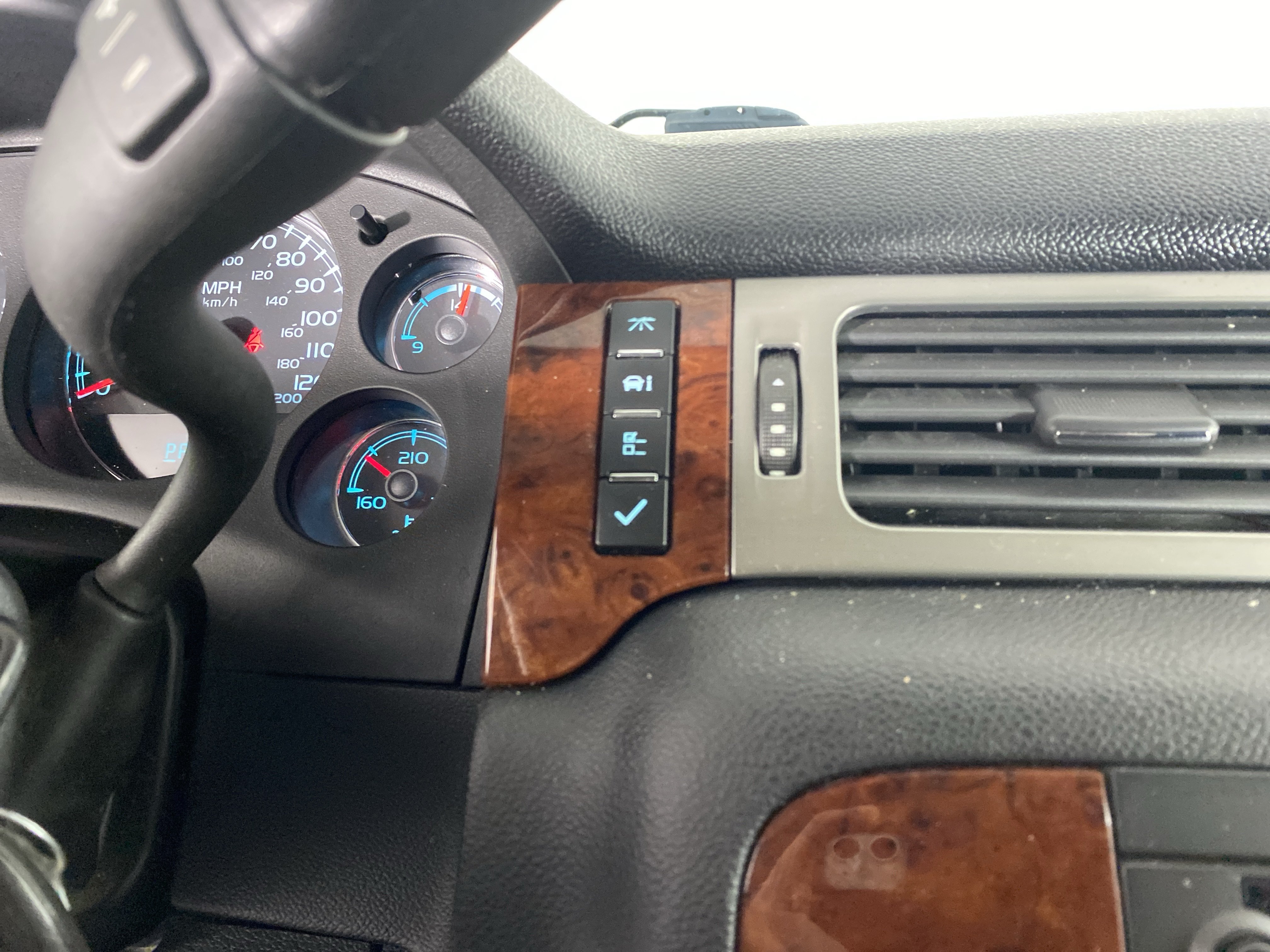 Used 2011 Chevrolet Avalanche LS w/ Regional Value Package AWD/4WD image 25