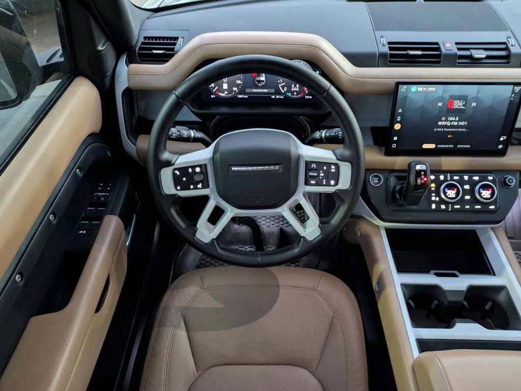 Used 2025 Land Rover Defender 130 S image 17