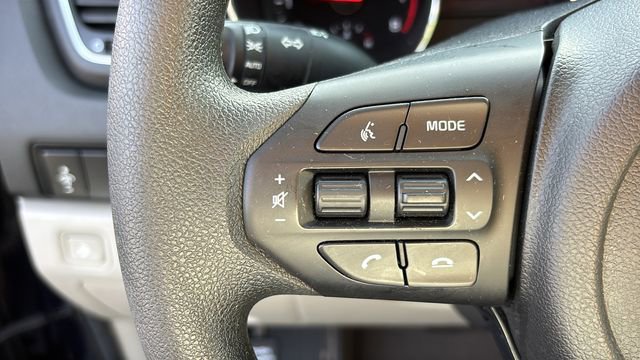 Used 2021 Kia Sedona LX FWD image 16