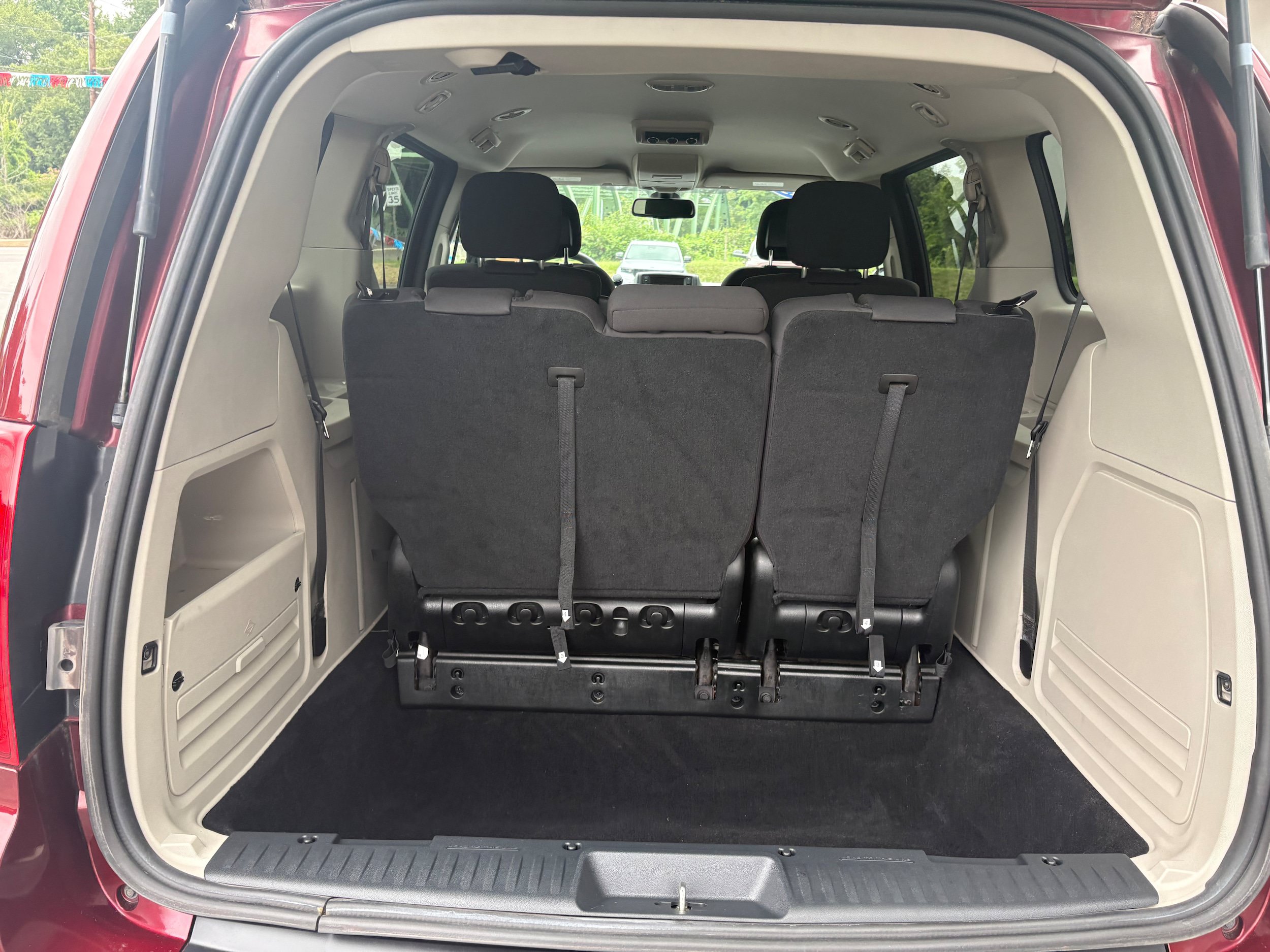 Used 2019 Dodge Grand Caravan SE FWD image 11