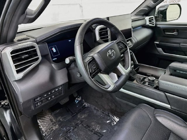 Used 2025 Toyota Sequoia Platinum AWD/4WD image 9