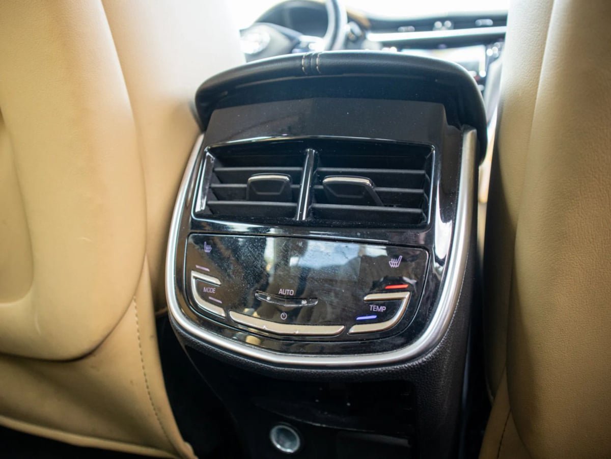 Used 2013 Cadillac XTS Premium FWD image 20