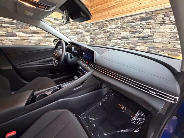 Certified 2023 Hyundai Elantra SEL w/ Convenience Package FWD image 15