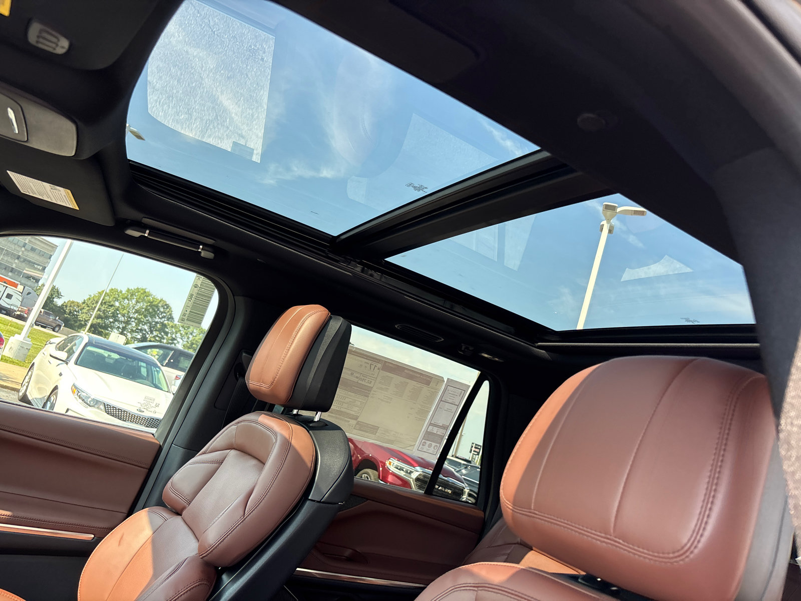 New 2027 Lincoln Navigator Reserve AWD/4WD image 25