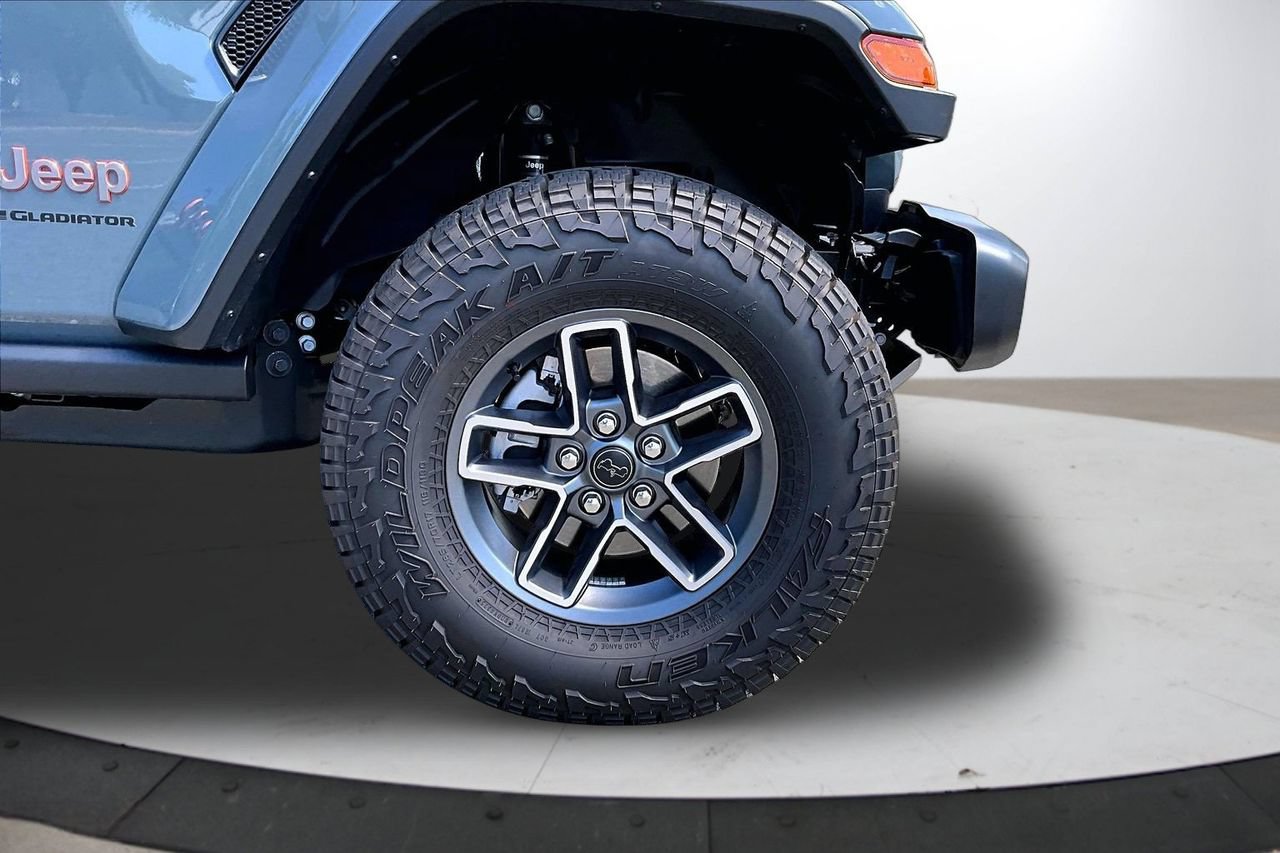 Certified 2026 Jeep Gladiator Mojave AWD/4WD image 32