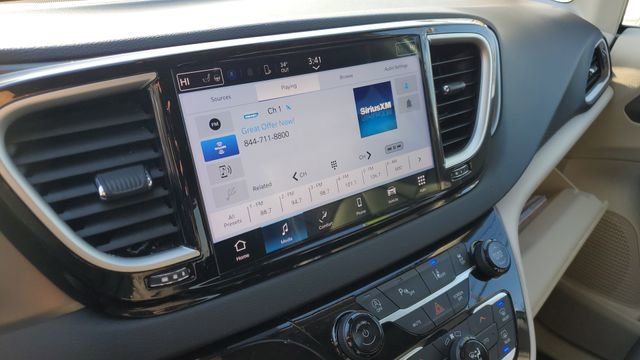 Certified 2024 Chrysler Pacifica Touring-L image 12