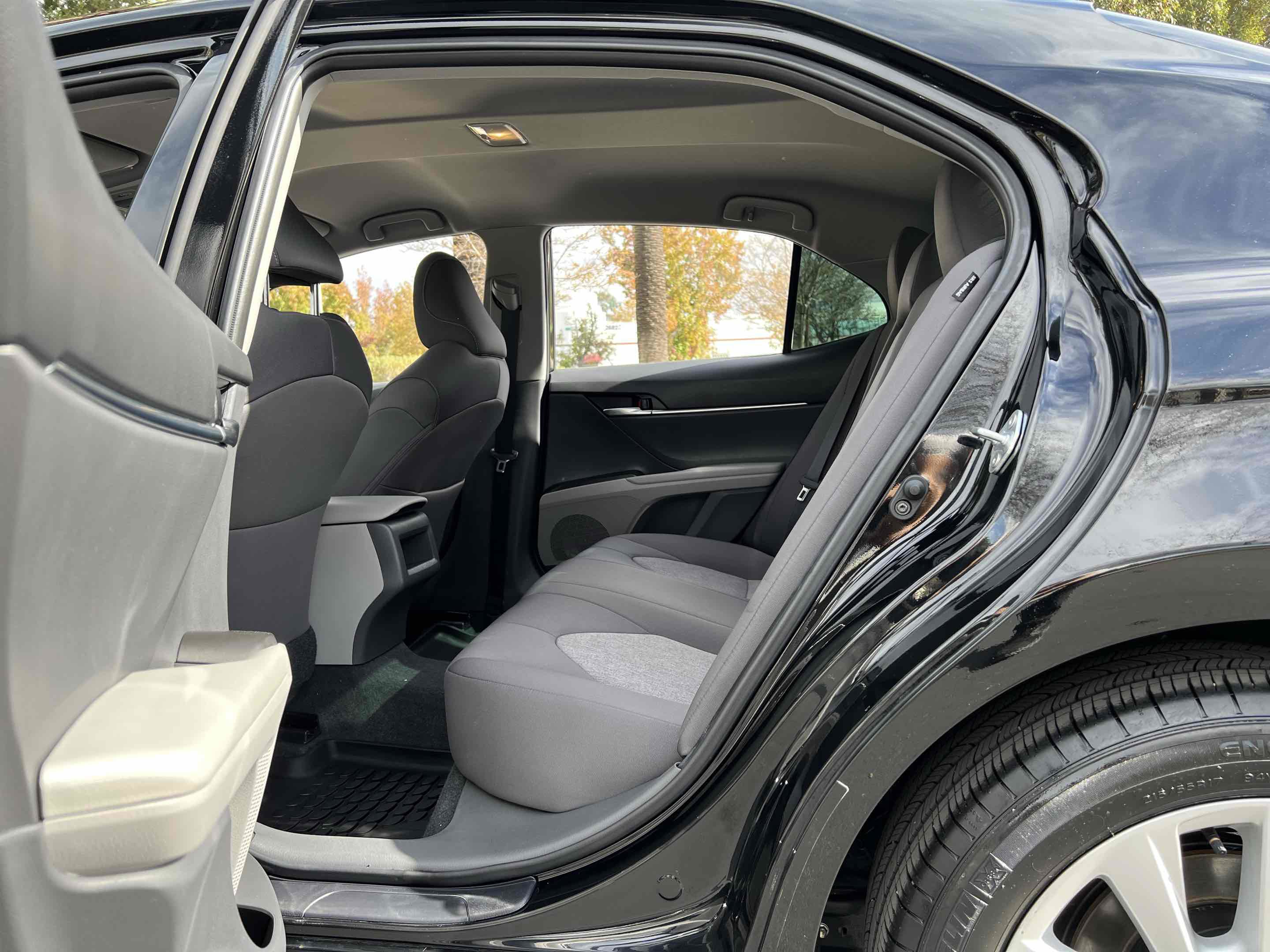 Used 2021 Toyota Camry LE image 27