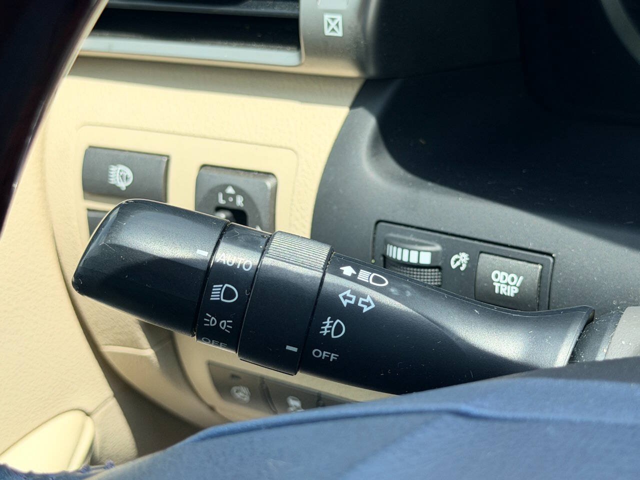 Used 2013 Lexus LX 570 4WD w/ Luxury Pkg image 44