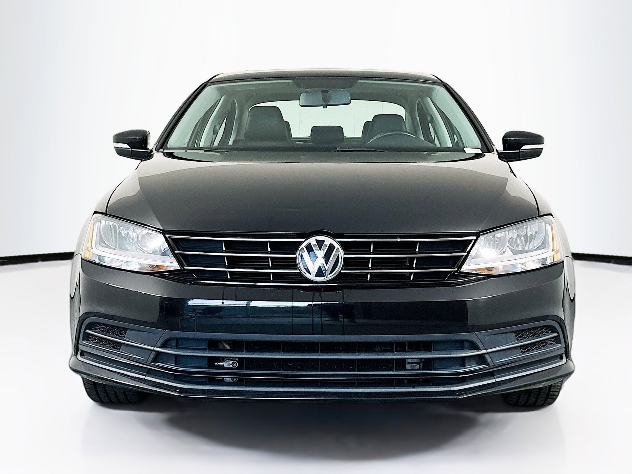 Used 2018 Volkswagen Jetta SE image 2