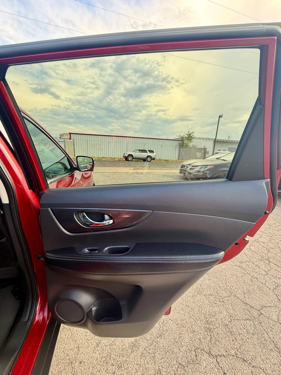 Used 2015 Nissan Rogue SL AWD/4WD image 18