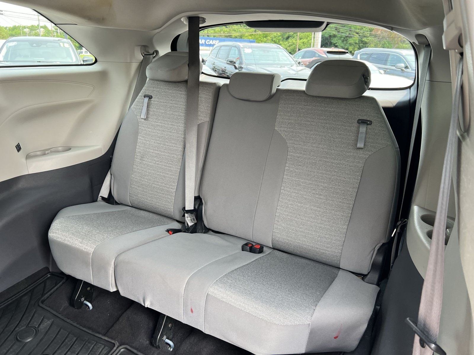 Used 2023 Toyota Sienna LE AWD/4WD image 24