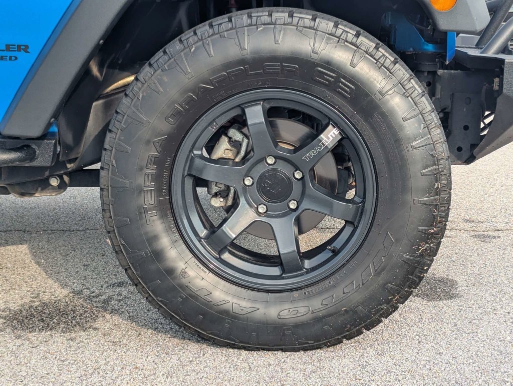 Used 2016 Jeep Wrangler Unlimited Rubicon w/ Connectivity Group AWD/4WD image 10
